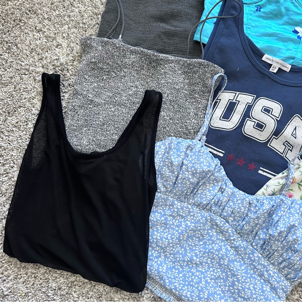 Namebrand Tanktop bundle lot - Picture 4 of 9